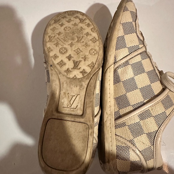 Louis Vuitton sneakers 36.5. Will accept reasonable offers - Picture 3 of 5